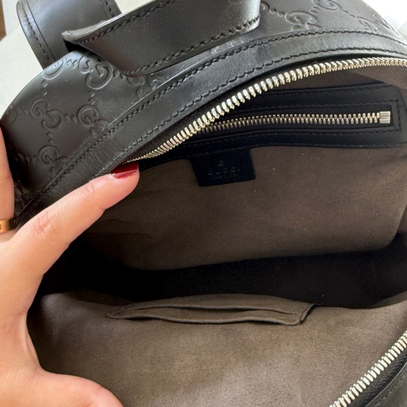 Gucci Signature Backpack GG Monogram Front Zipper Pocket/Embossed Black - Picture 3 of 8